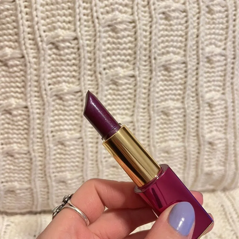 READ Estee Lauder Pure Color Envy Hi-Lustre‎ Light Sculpting Lipstick LURE ON ME